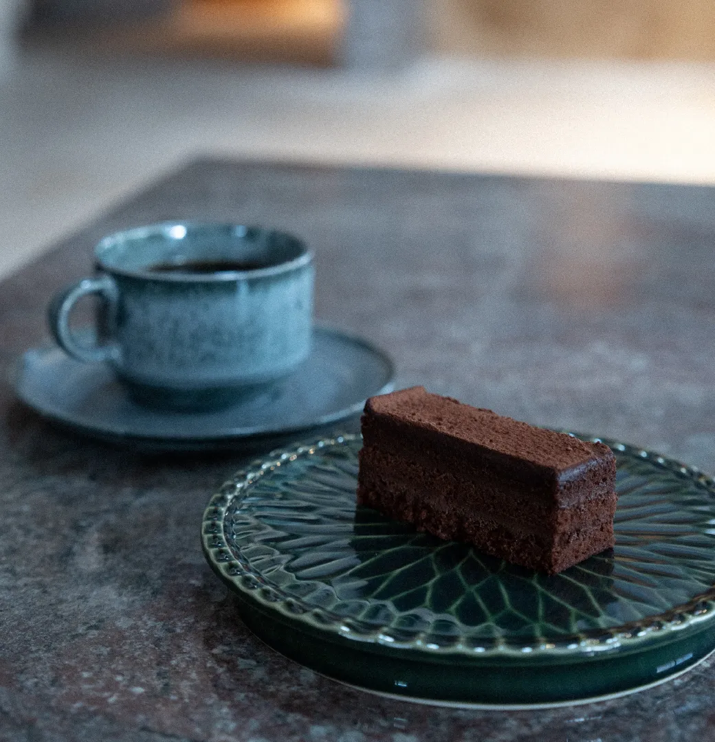 宵 (Yoi)  - Belgian chocolate cake -
