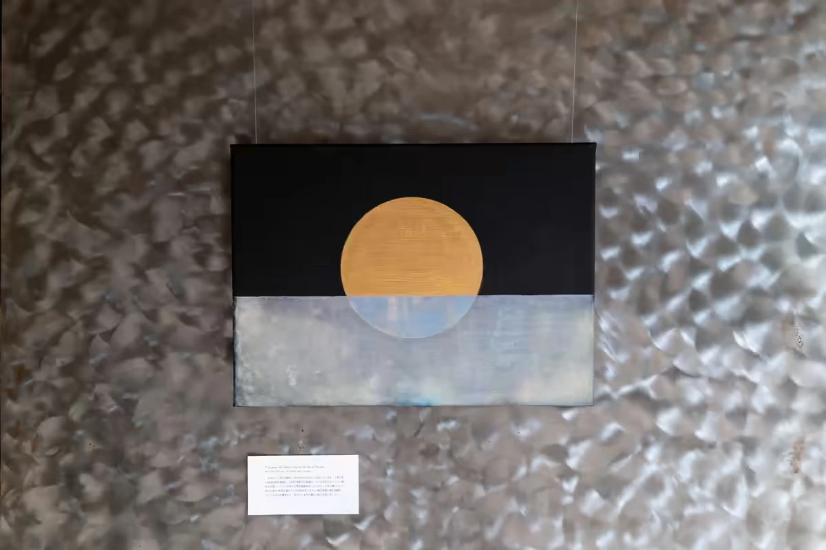 林宜蓁「Full moon: A Golden Order in the Sea of Dreams」Chill's Kyoto店内の展示風景